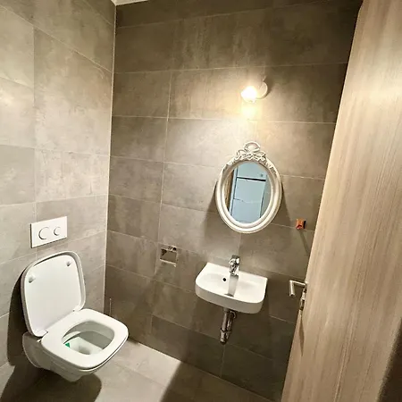 Luxury 3 With Fireplace And Parking Apartment