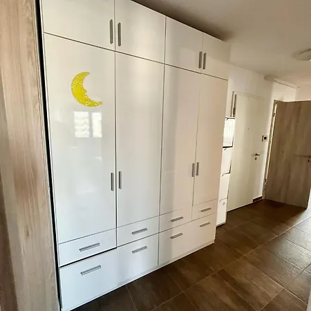 Luxury 3 With Fireplace And Parking *