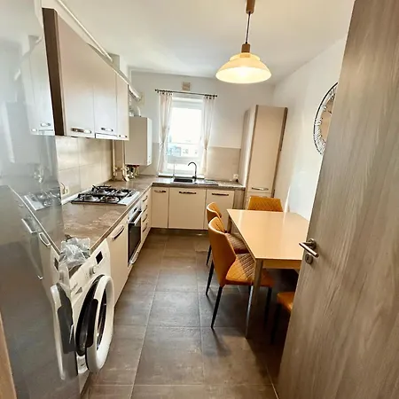 Luxury 3 With Fireplace And Parking *