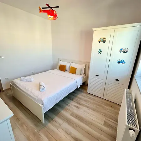 Luxury 3 With Fireplace And Parking Апартаменти