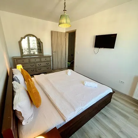 Luxury 3 With Fireplace And Parking Apartment